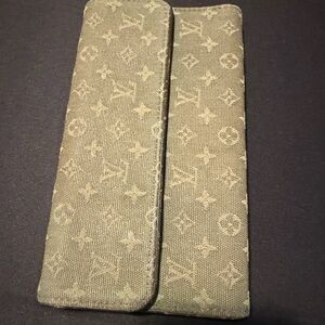Louis Vuitton Green Monogram Canvas Mini Lin
Type International Wallet Y2K